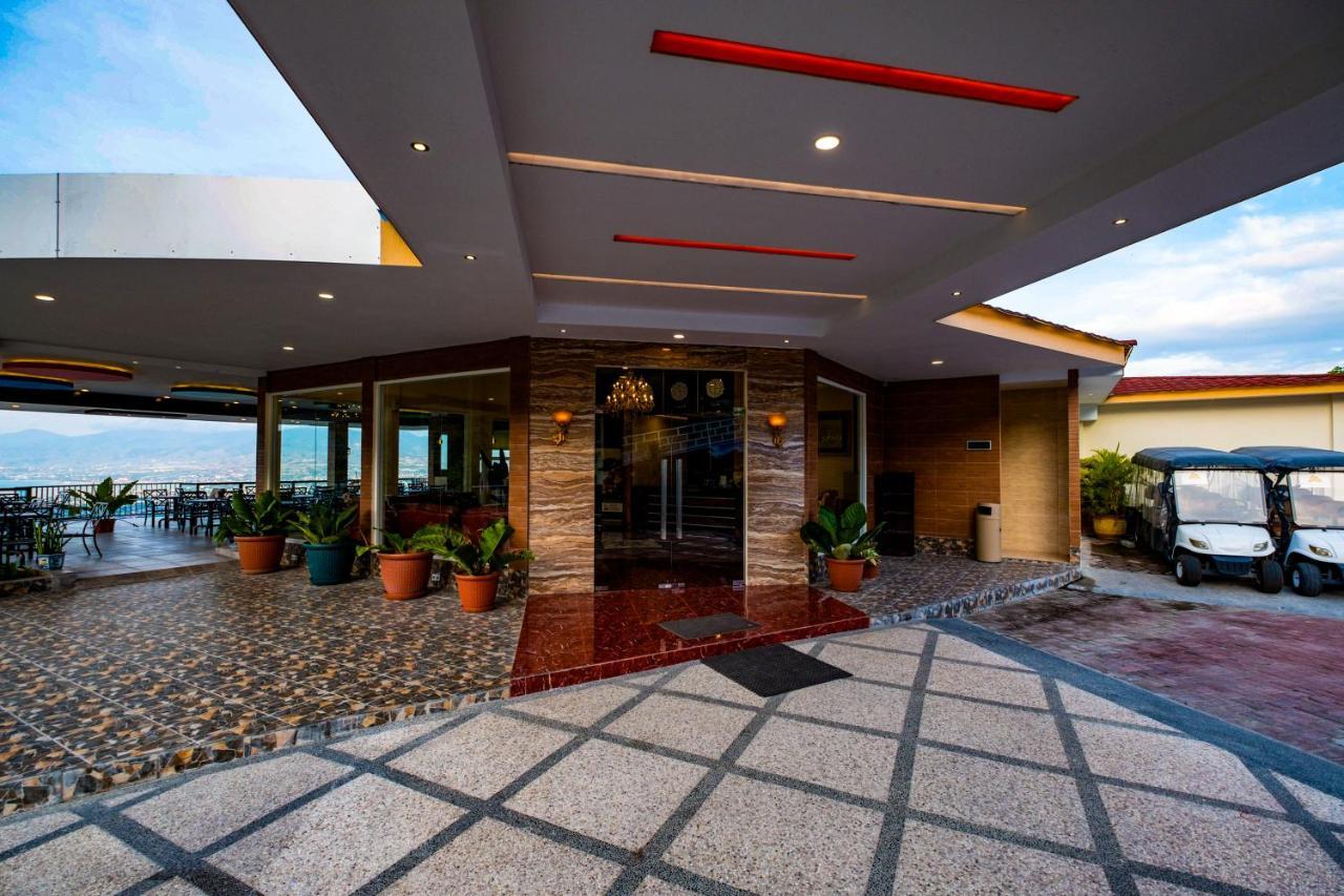Bukit Indah Doda Hotel & Resorts Palu Eksteriør billede